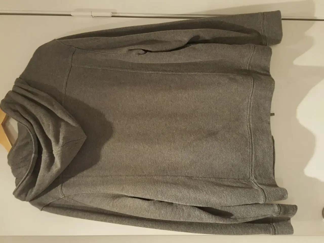Billede 2 - DKNY Trøje til mænd i grå