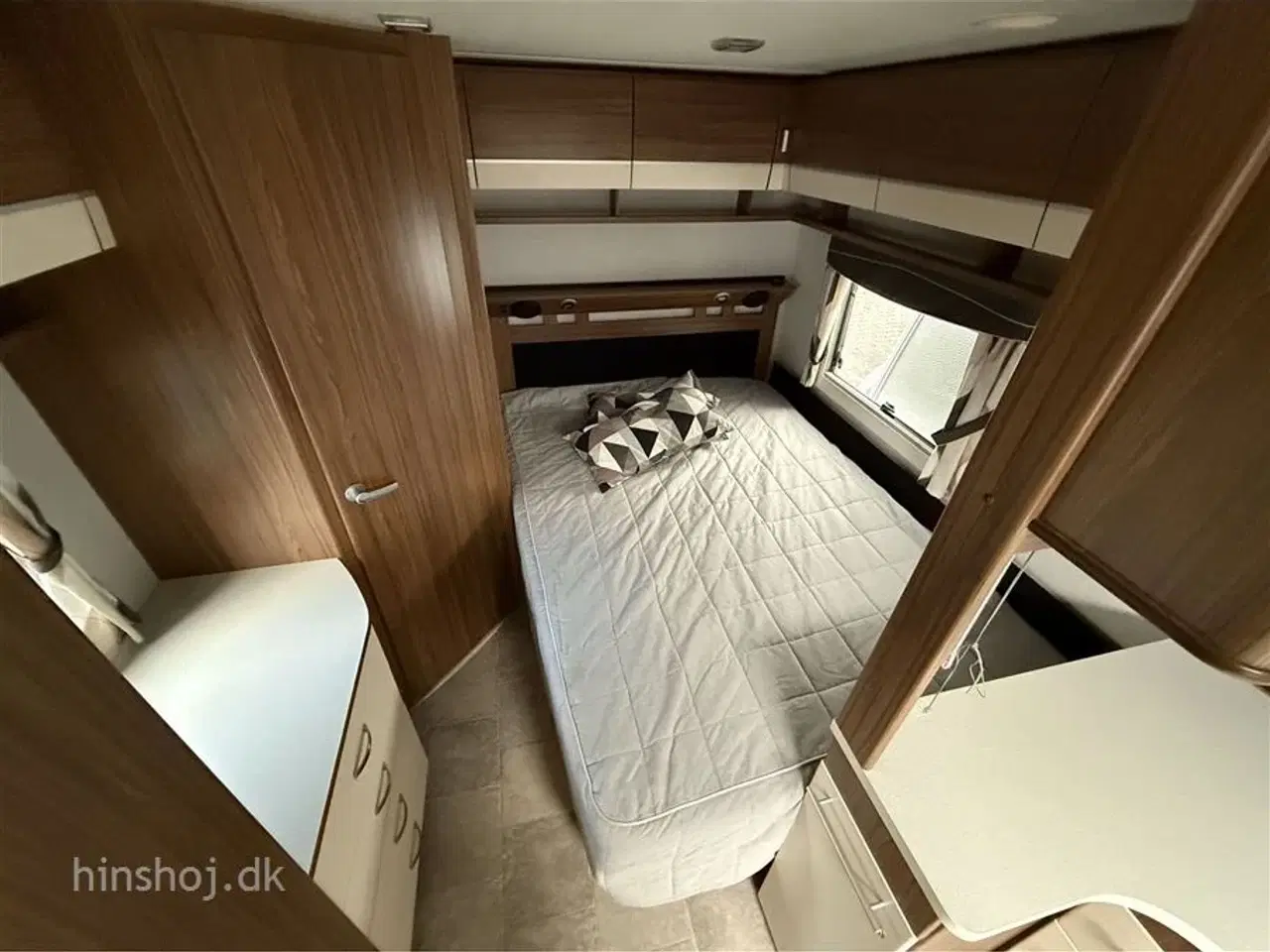 Billede 10 - 2016 - Polar Svit 560 CTH   Luksus Polar vintervogn med fransk dobbeltseng fra Hinshøj Caravan