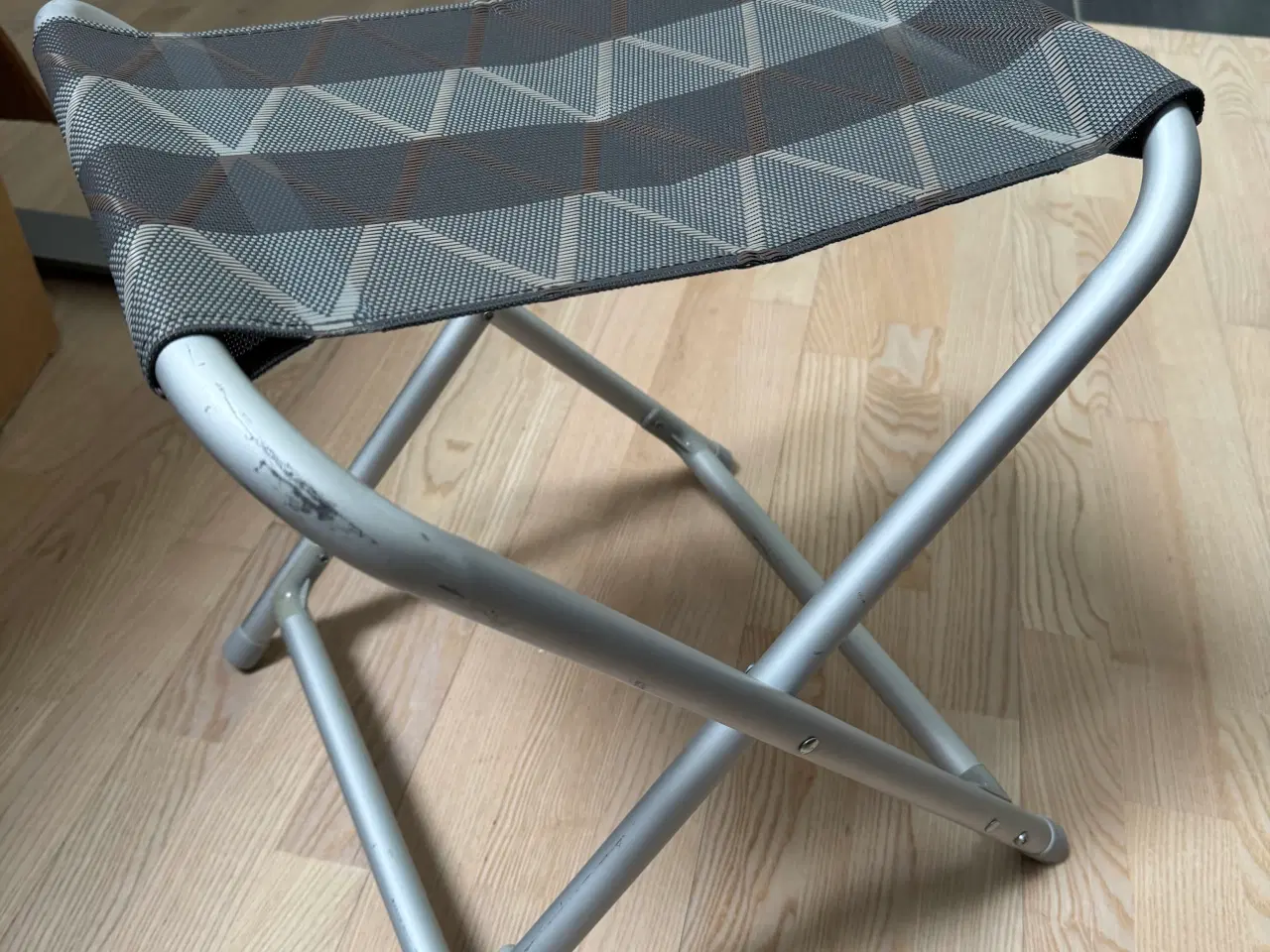 Billede 5 - Skammel med bordplade, 2 stk.