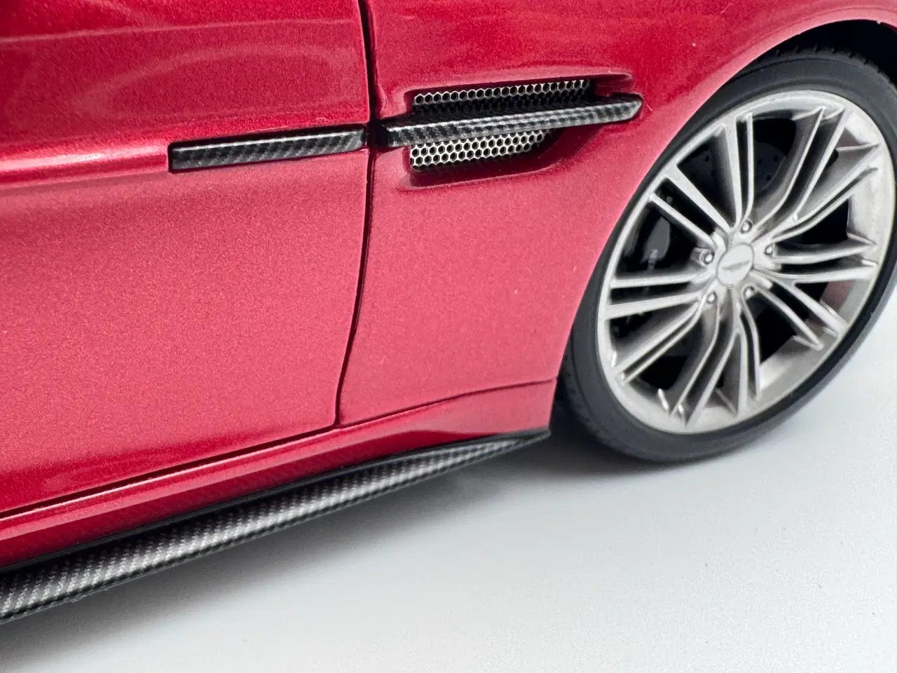 Billede 10 - AUTOart 2015 Aston Martin Vanquish 6.0 V12 1:18