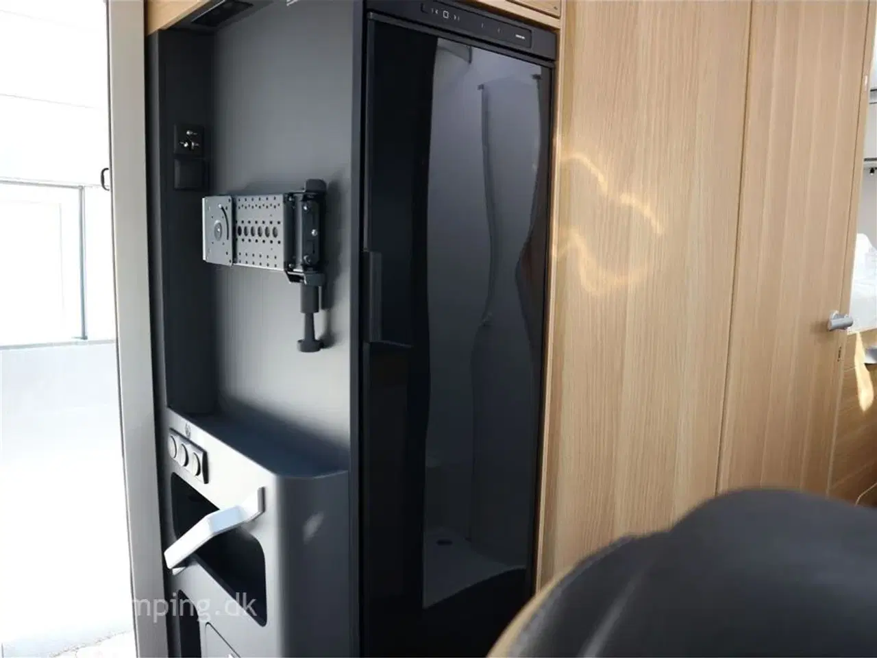 Billede 19 - 2024 - Adria Matrix Axess M670 SL   Nu nedsat med kr.72.709 | Enkeltsenge og sænkeseng i forenden.