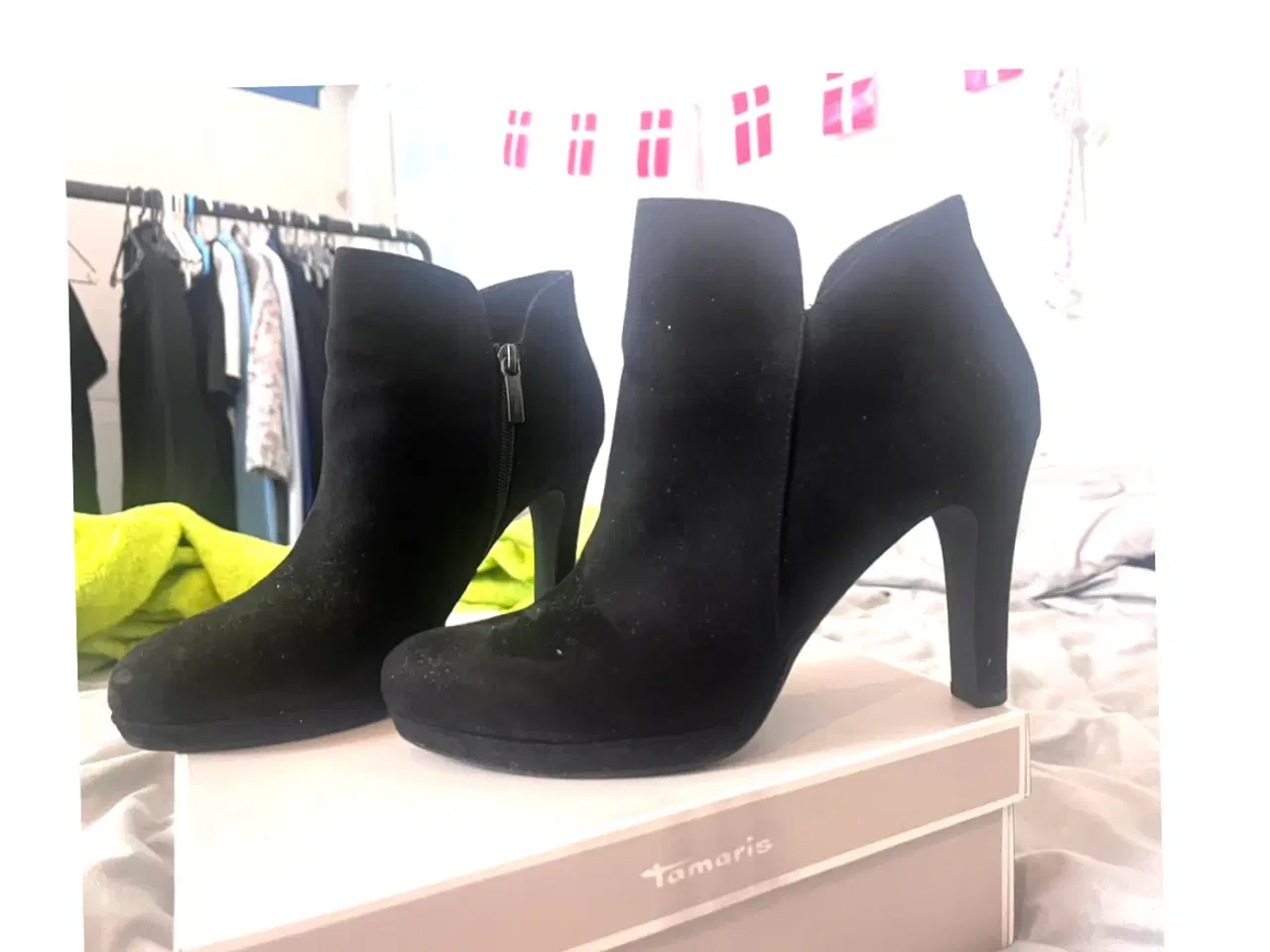 Billede 1 - Tamaris sorte ankel støvler