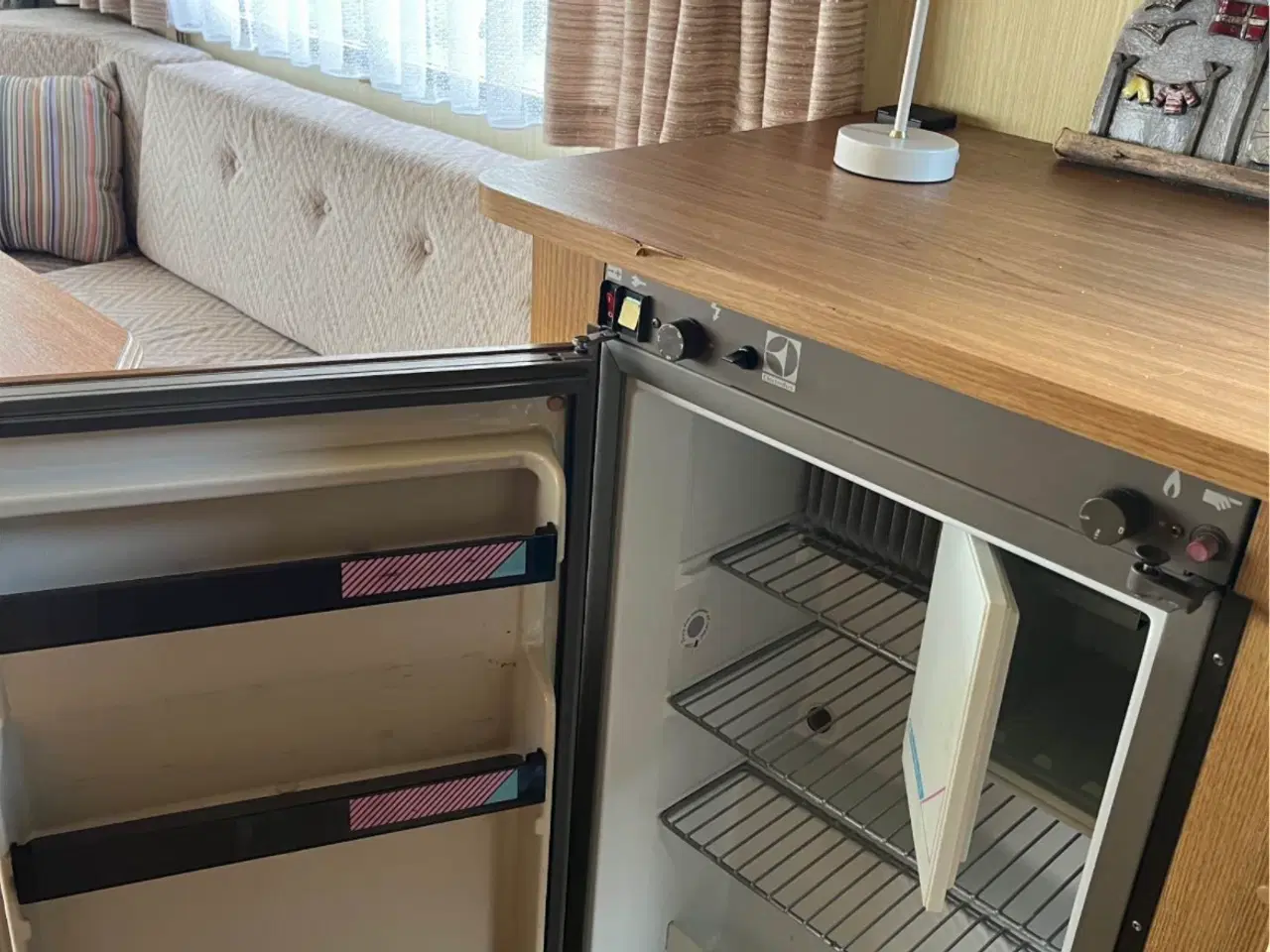 Billede 4 - Charmerende campingvogn med udstyr og fortelt