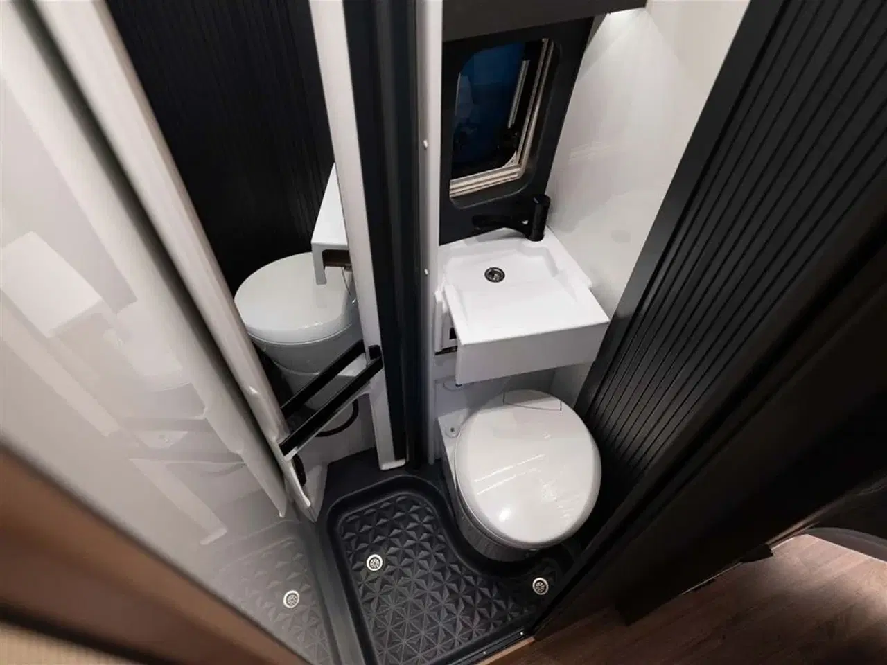 Billede 10 - 2026 - Knaus Boxlife 600 ME Platinum Selection   van under 6 meter med langsgående seng