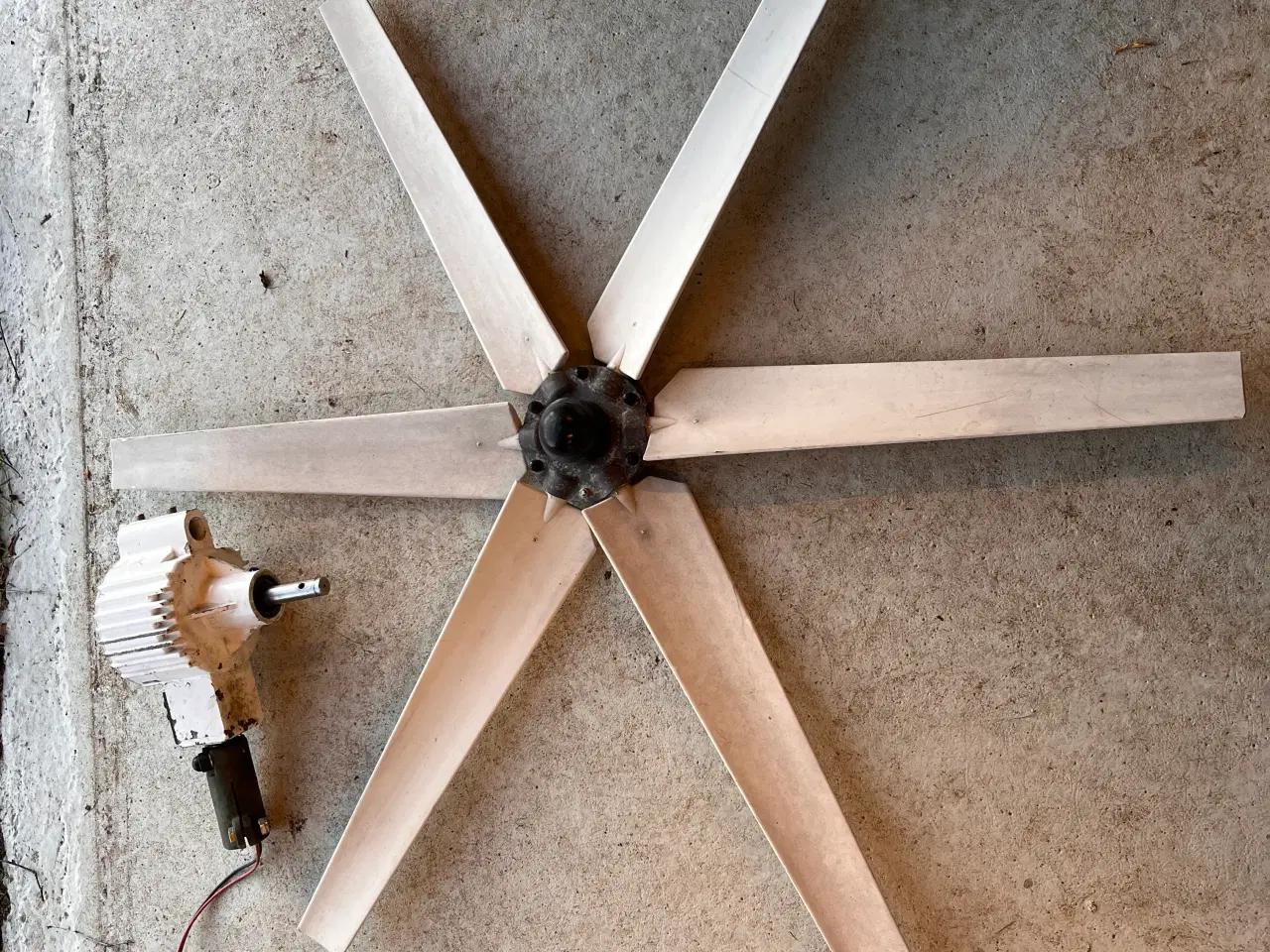 Billede 1 - Vindgenerator / vindmølle