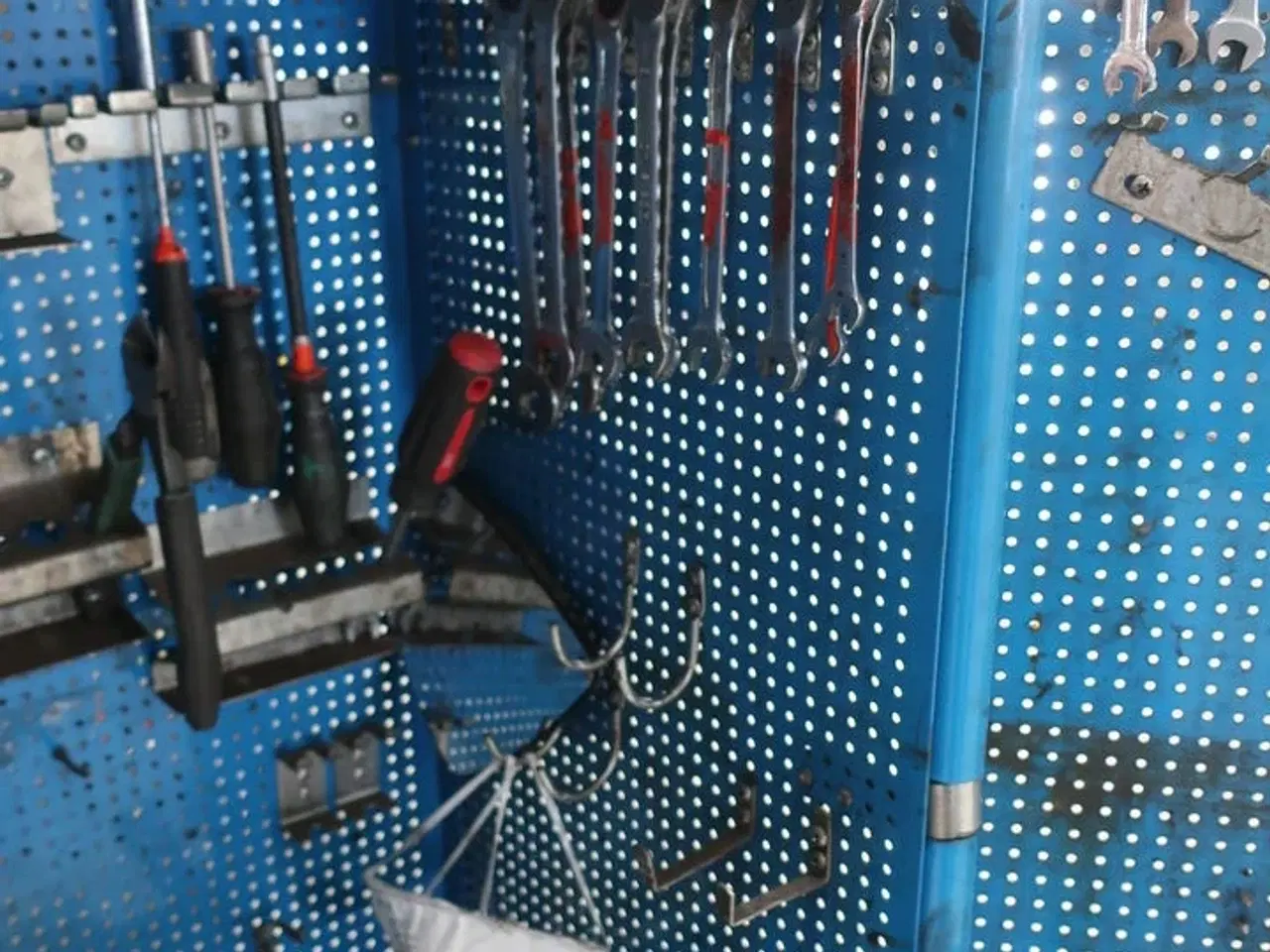 Billede 3 - Værktøjsskab med indhold