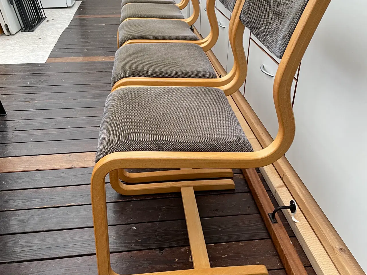 Billede 12 - Bøgetræ spisebord med frisvinger stole