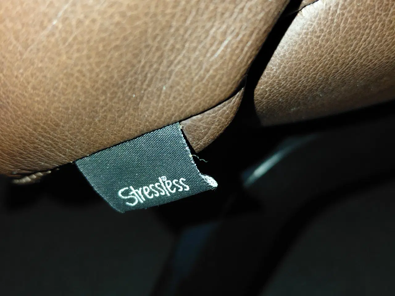 Billede 6 - Spisebord i Massivt egetræ med 8 Stressless stole