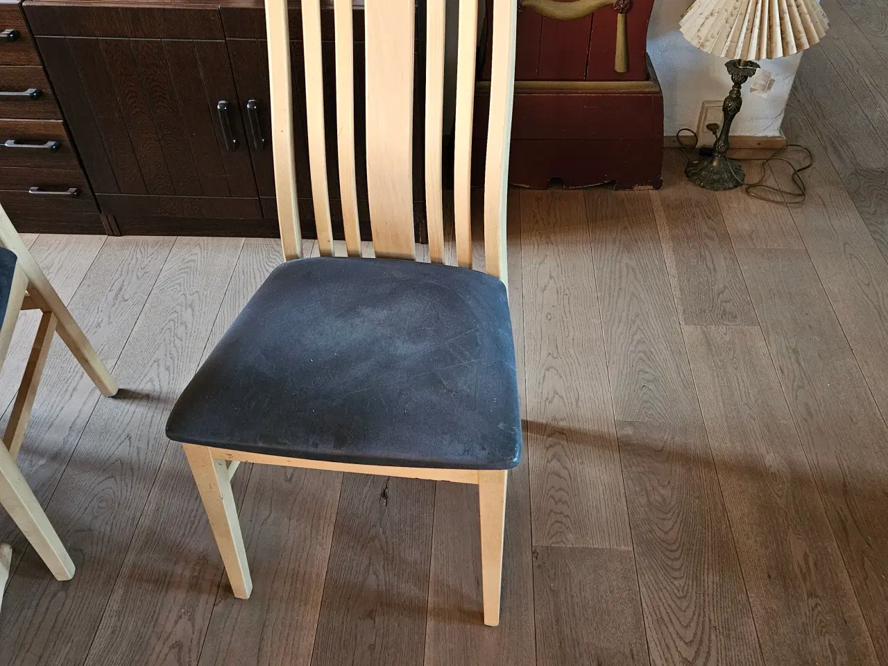 Billede 2 - Spisebord med 8 stole sælges 