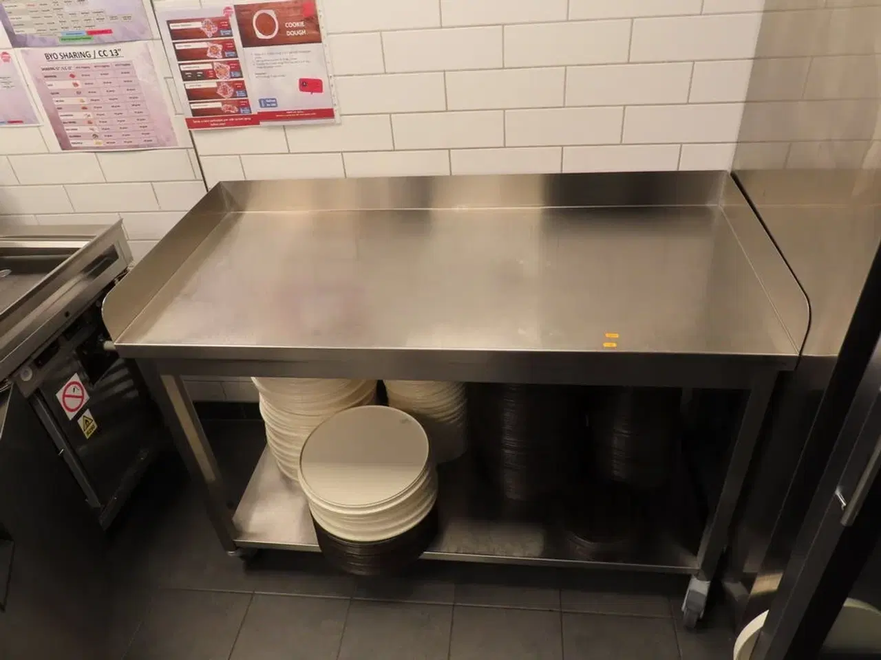 Billede 3 - Stålbord på hjul