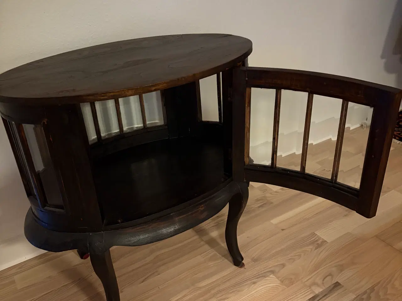 Billede 1 - Lille barskab