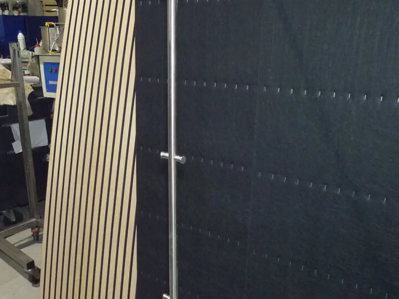 Billede 1 - Bøjlestang/stumtjener, rustfrit stål ca. H170cm