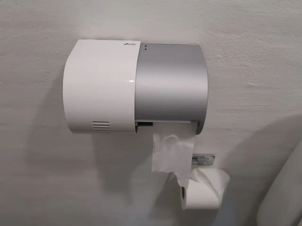 Billede 1 - Papirholdere & sæbedispenser m.m.