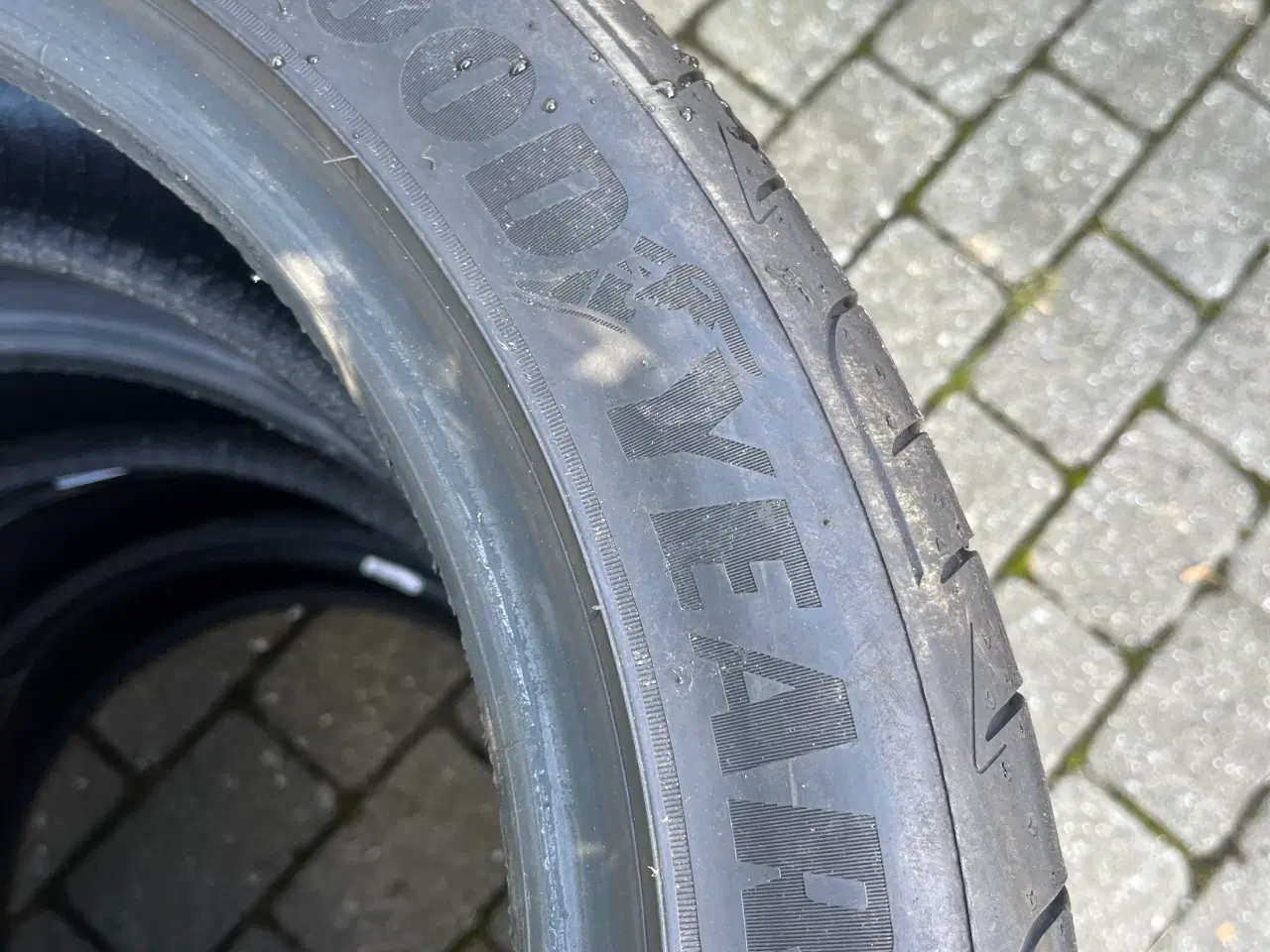 Billede 2 - 215/50-18 Goodyear sommerdæk 