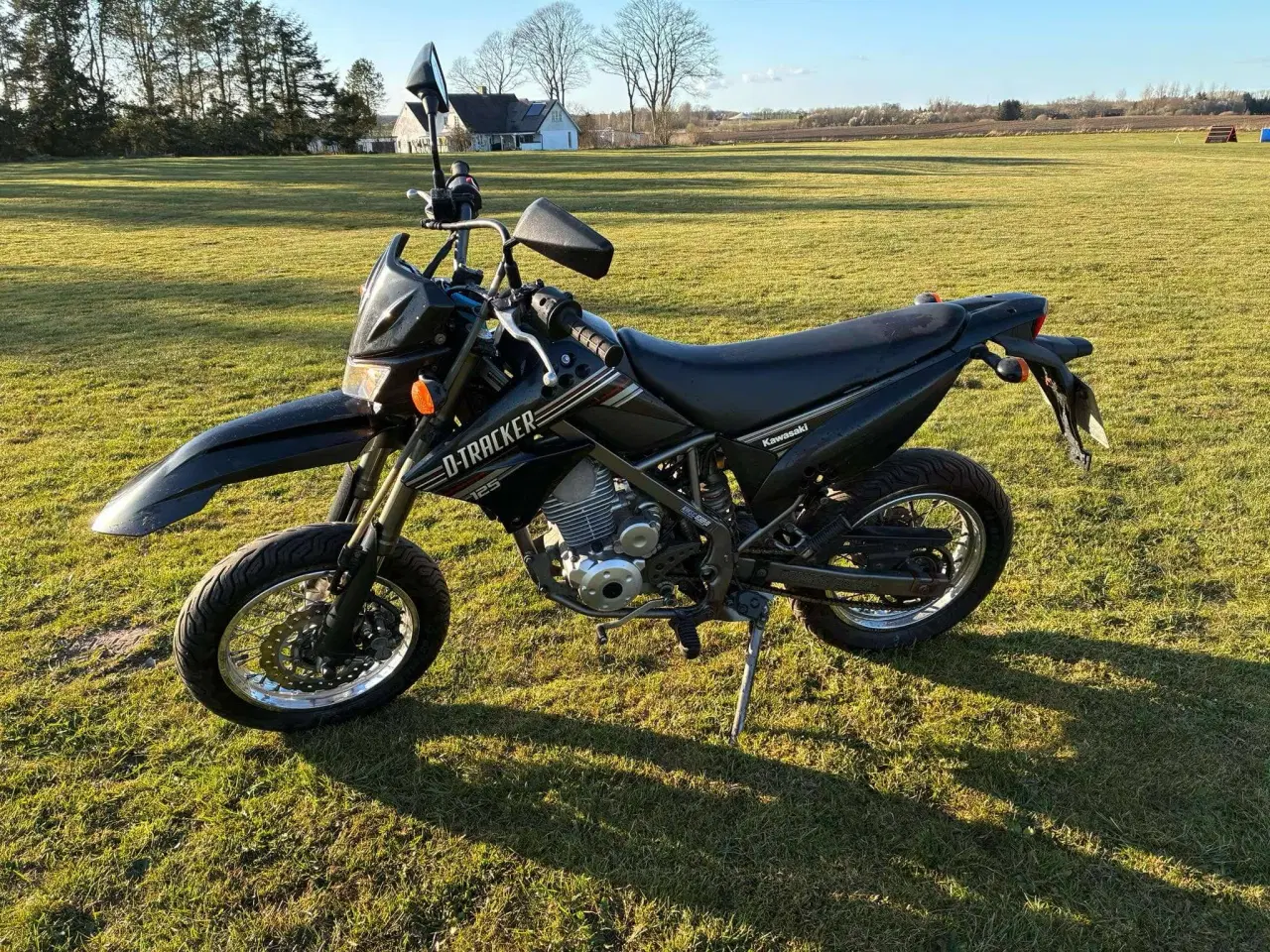 Billede 1 - Kawasaki D-Tracker 125cc – Sort, Super Stand!