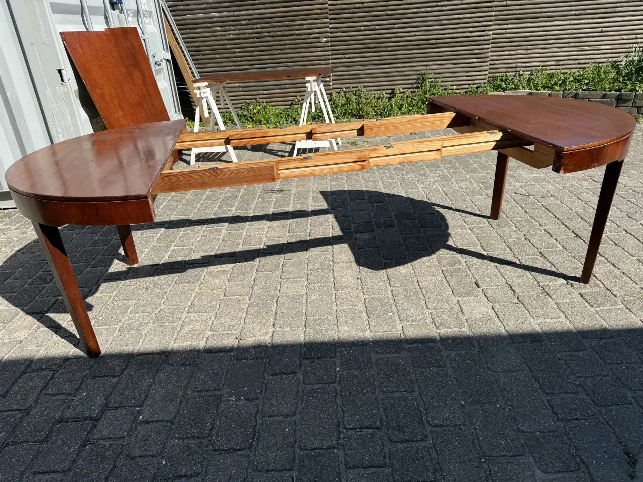 Billede 8 - Rundt spisebord m/3 tillægsplader 