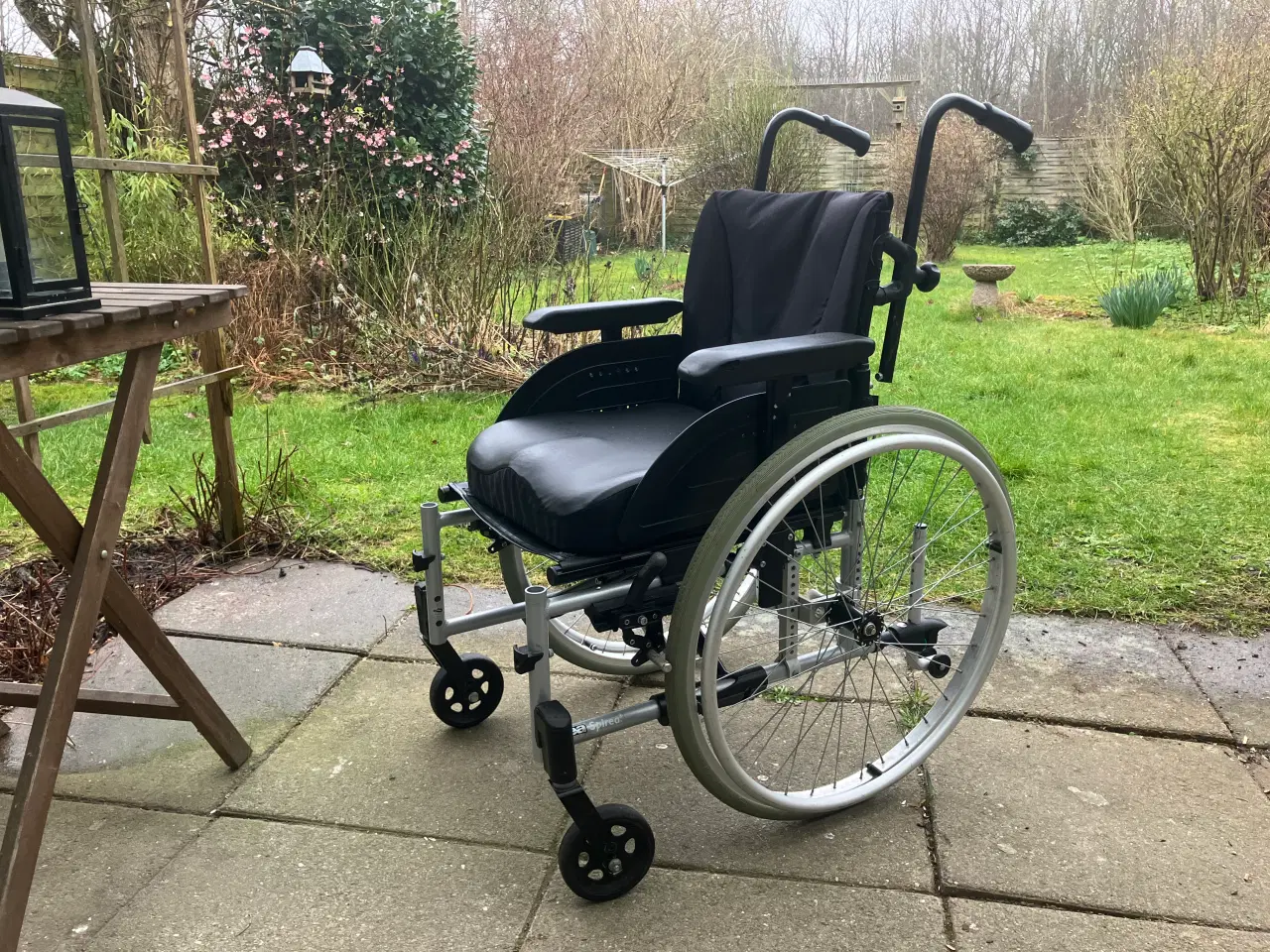 Billede 1 - Kørestol sort polstret