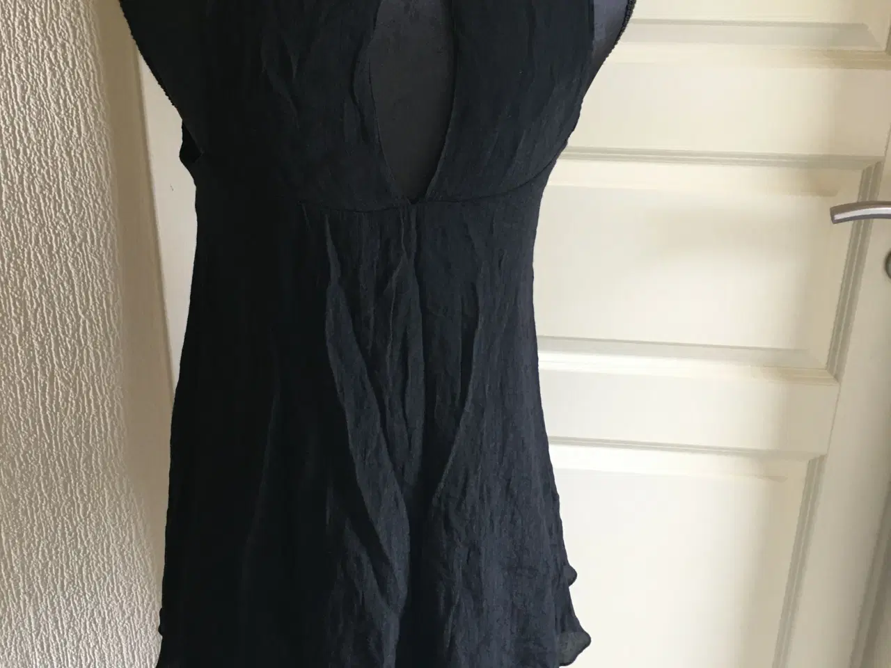 Billede 4 - Helt ny flot sort Drys fest/sommerkjole str. s