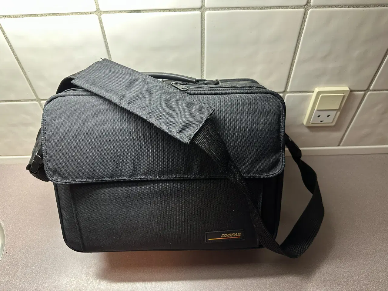 Billede 1 - Rummelig computer eller foto taske