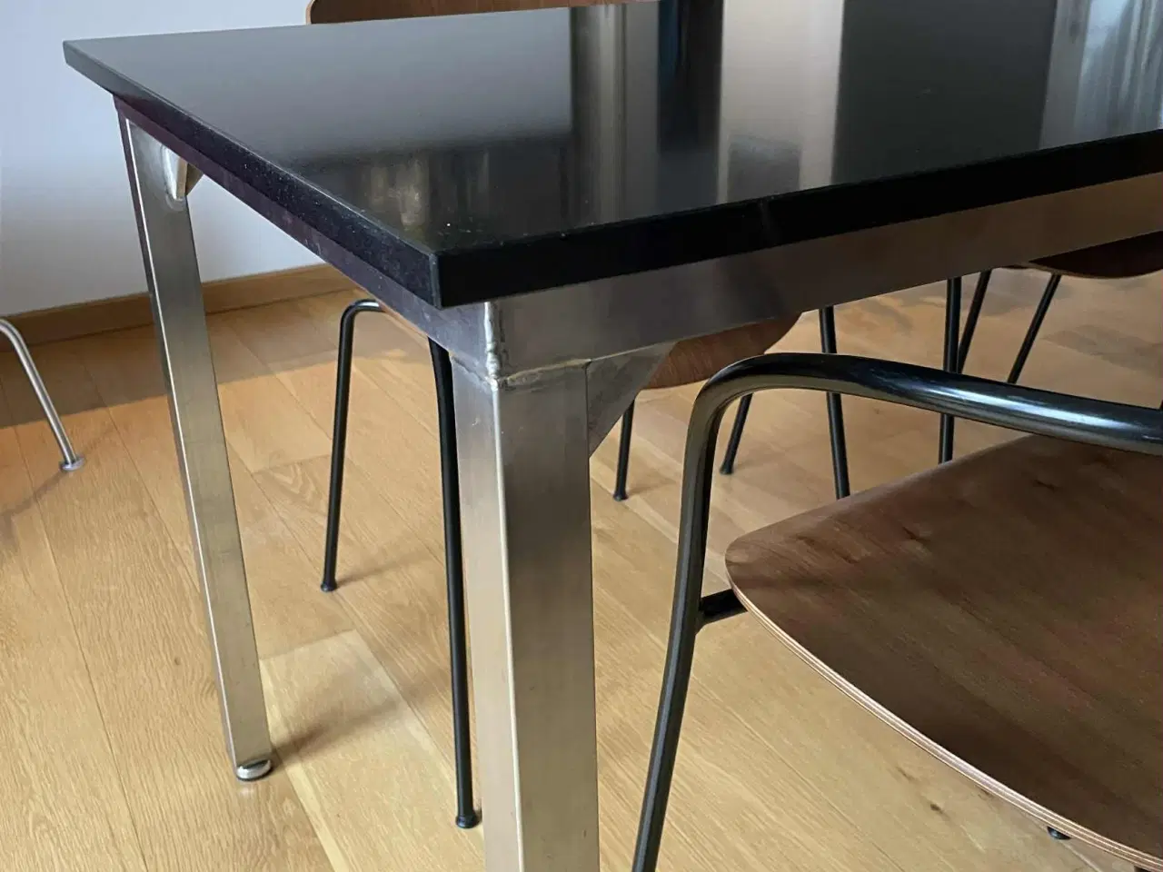 Billede 3 - Spisebord i granitsten