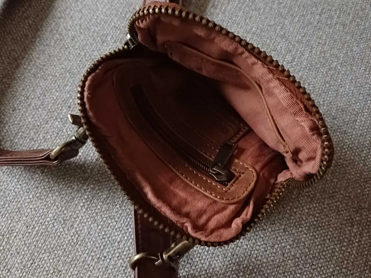 Billede 2 - Smart skuldertaske ægte kalveskind