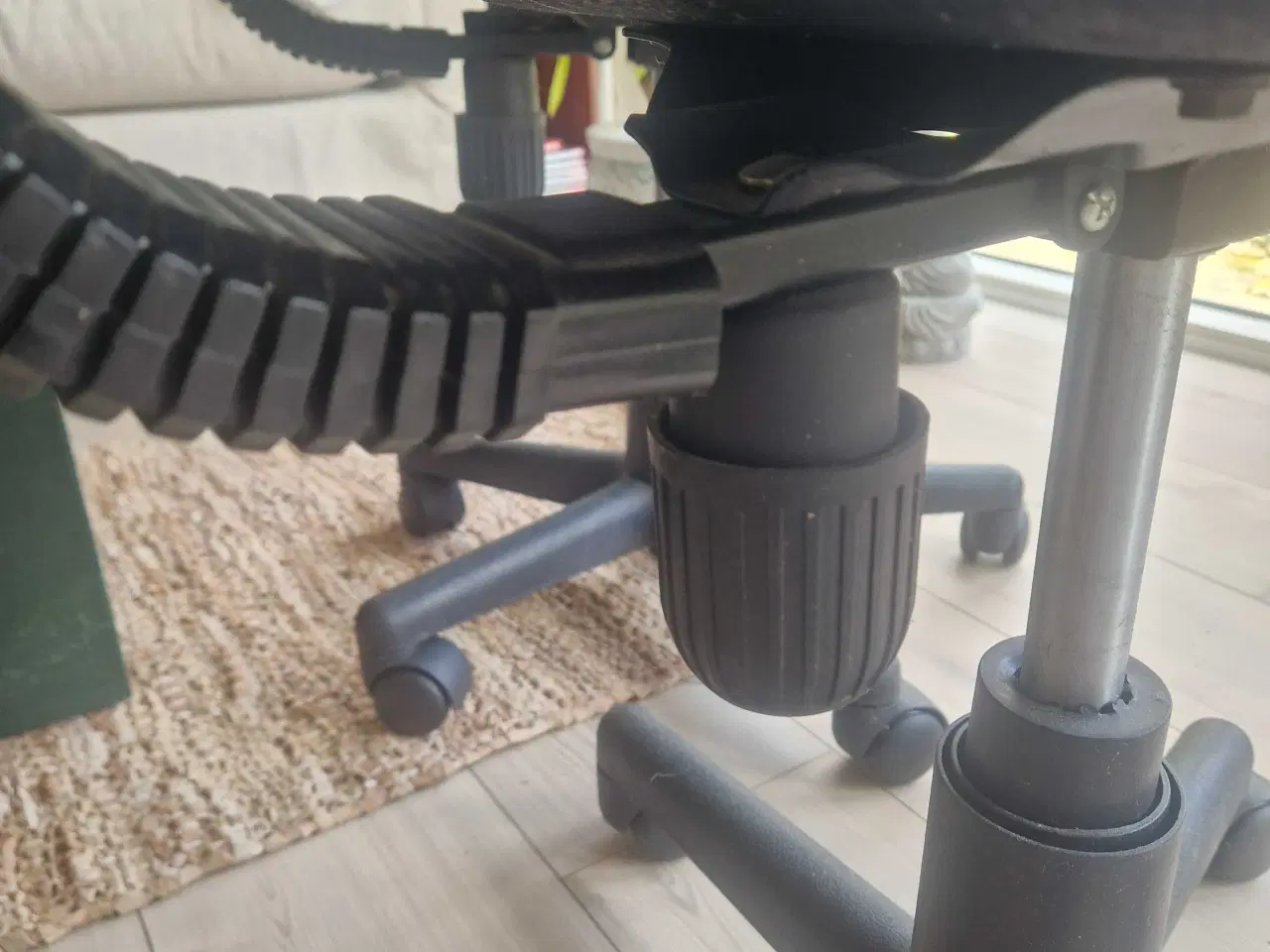 Billede 2 - Kontorstole  sort/rød