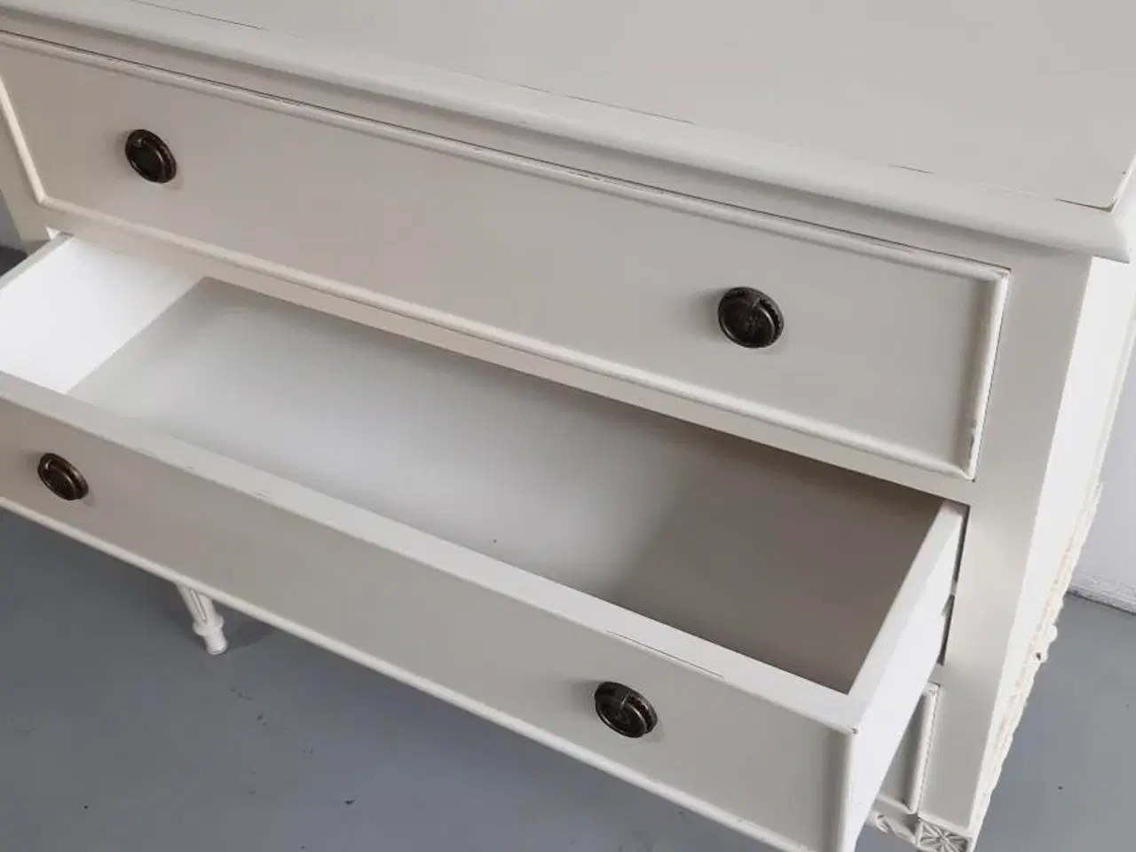 Billede 1 - Flot hvis kommode