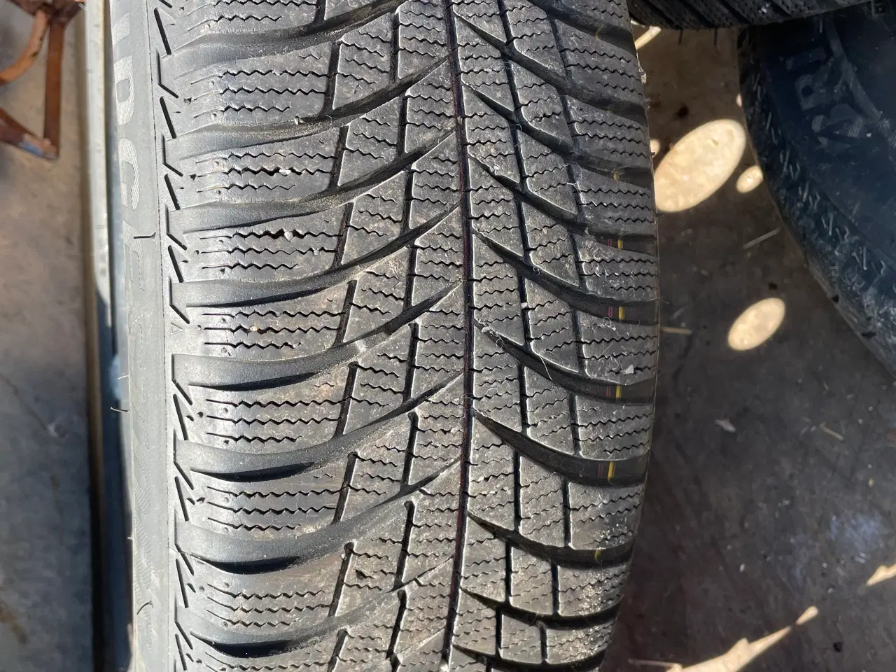 Billede 4 - Bridgestone vinter dæk med fælge 