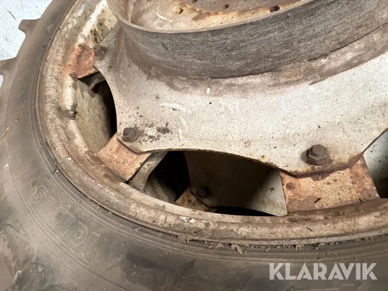 Billede 7 - Landbrugsdæk Taurus 12.4R46 2 styk