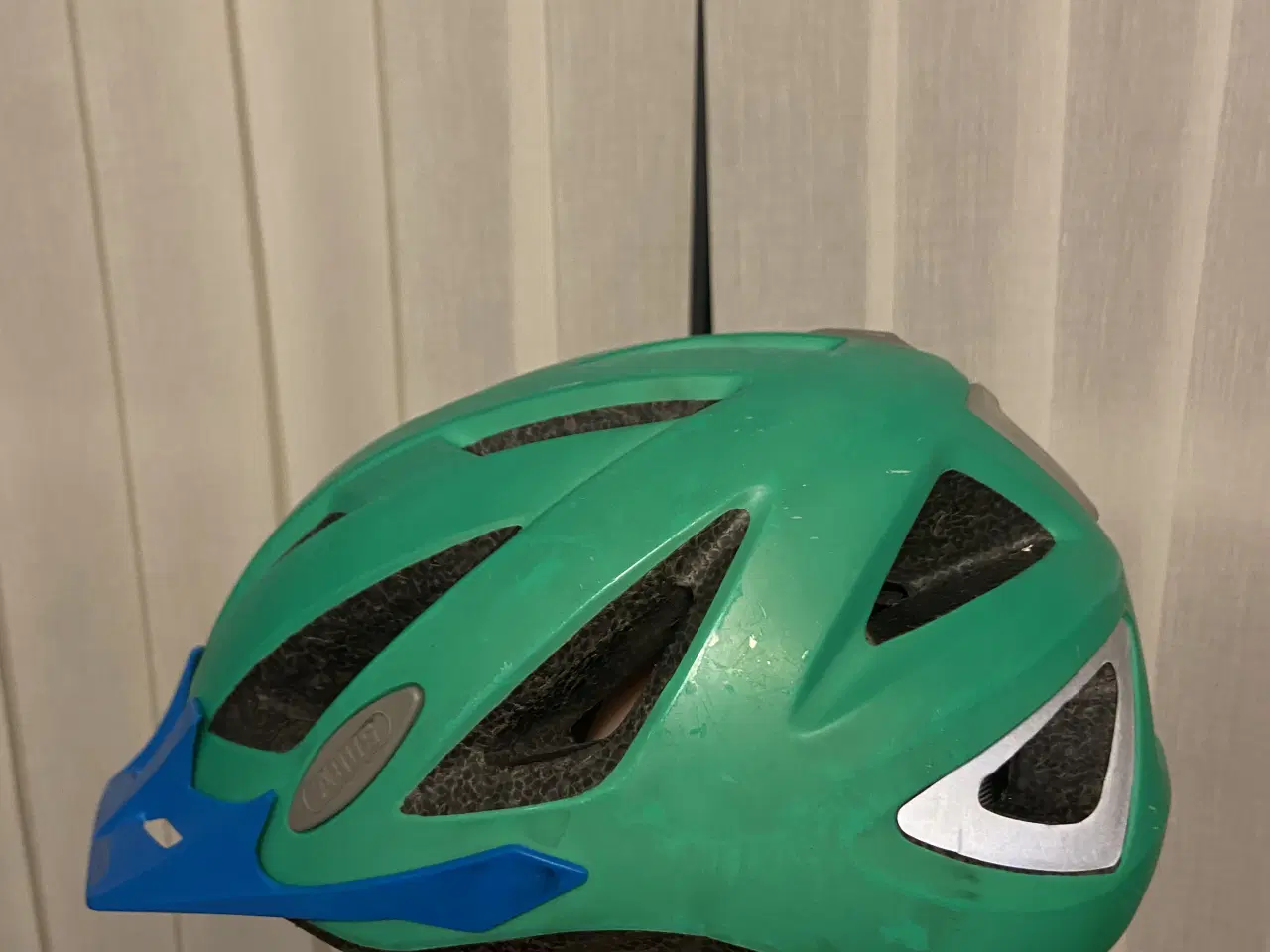 Billede 1 - ABUS Cykelhjelm til børn - Flot mintgrøn farve