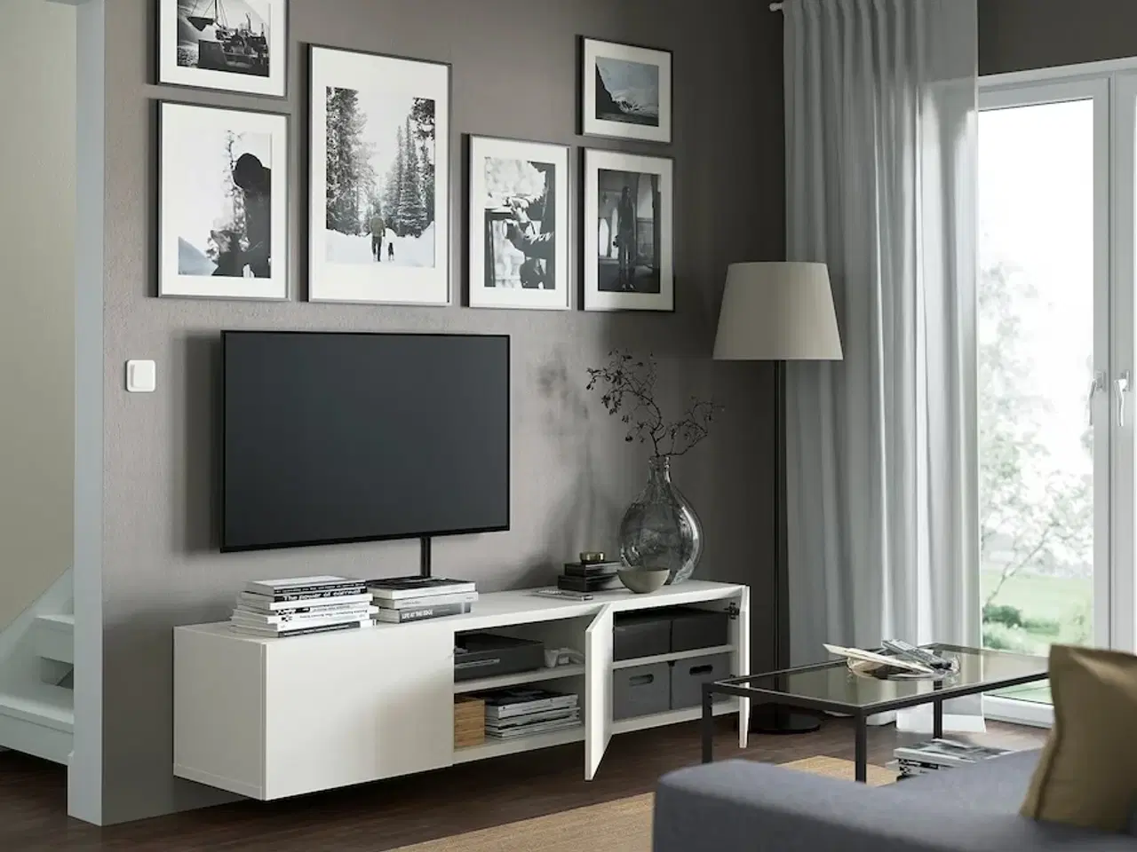 Billede 3 - Tv-bord med låger i hvid