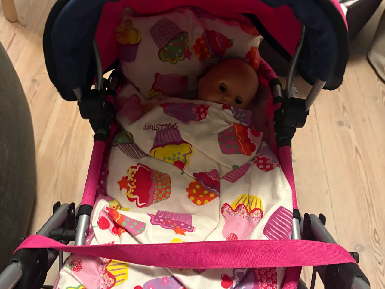 Billede 3 - Flot dukkevogn