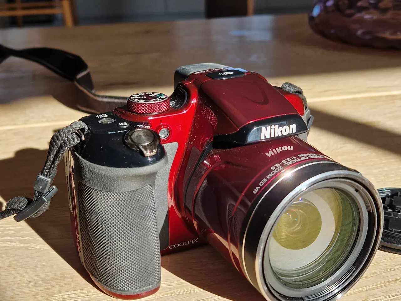 Billede 2 - Rødt Nikon digitalkamera sælges