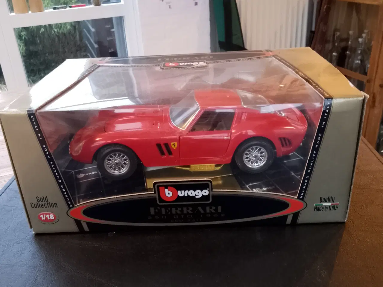 Billede 2 - Ferarri GTO 250 årgang 1964  1 : 18 Modelbil 