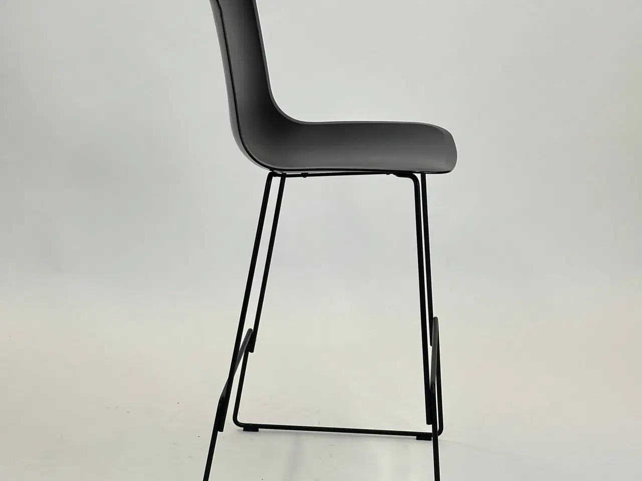 Billede 6 - Pato Sledge Barstool (Sort) fra Fredericia Furniture