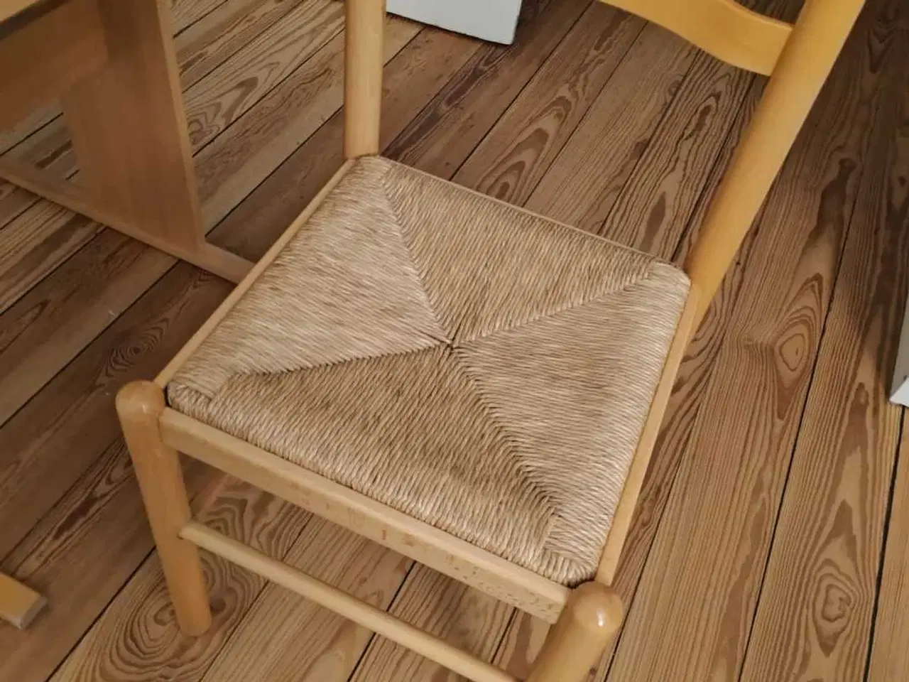 Billede 4 - Spisebord m. 2 stole