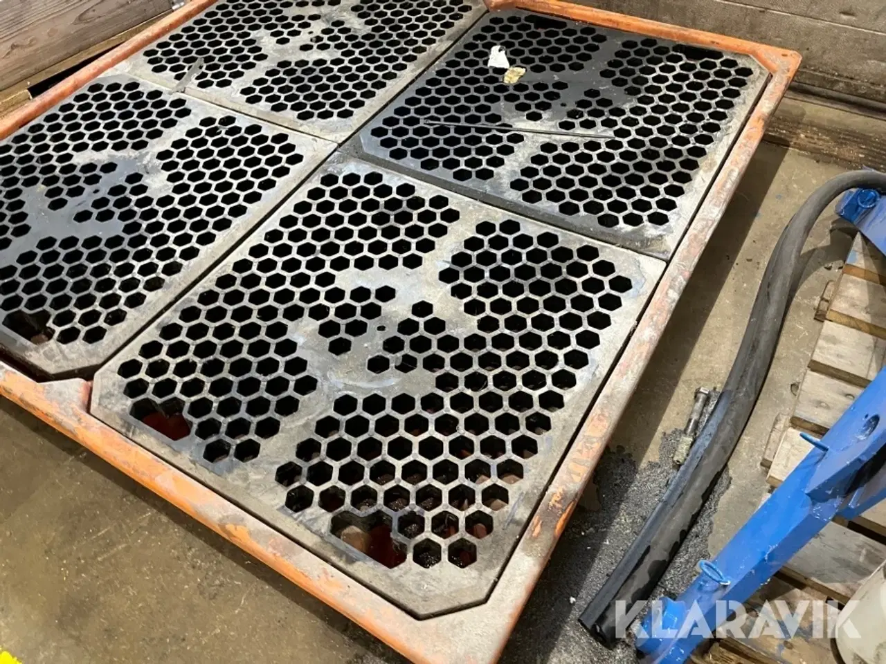 Billede 11 - Olieopsamling Alfa bakke og beholder