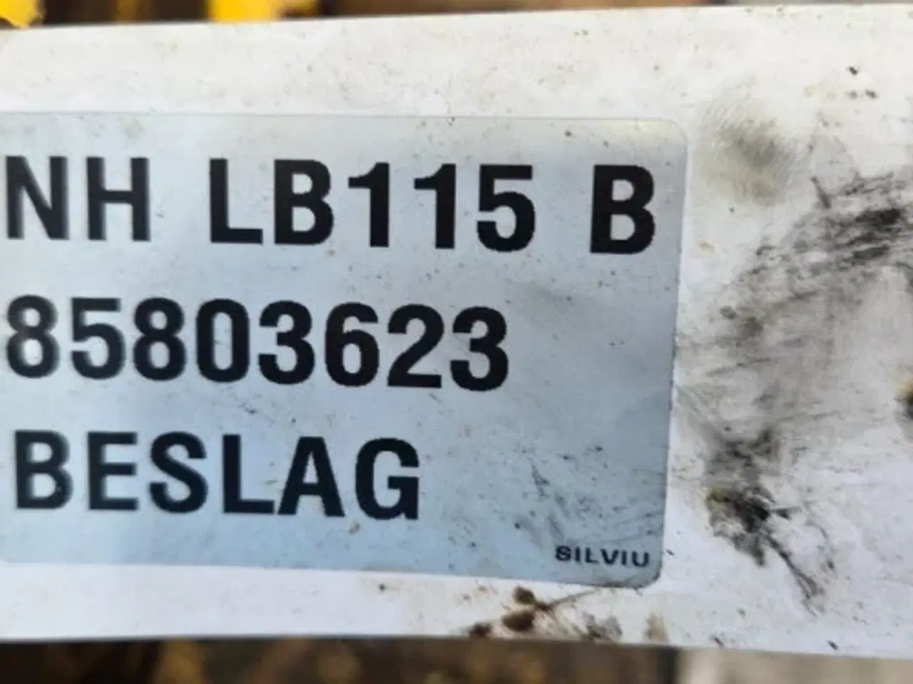 Billede 10 - New Holland LB115B Beslag 85803623