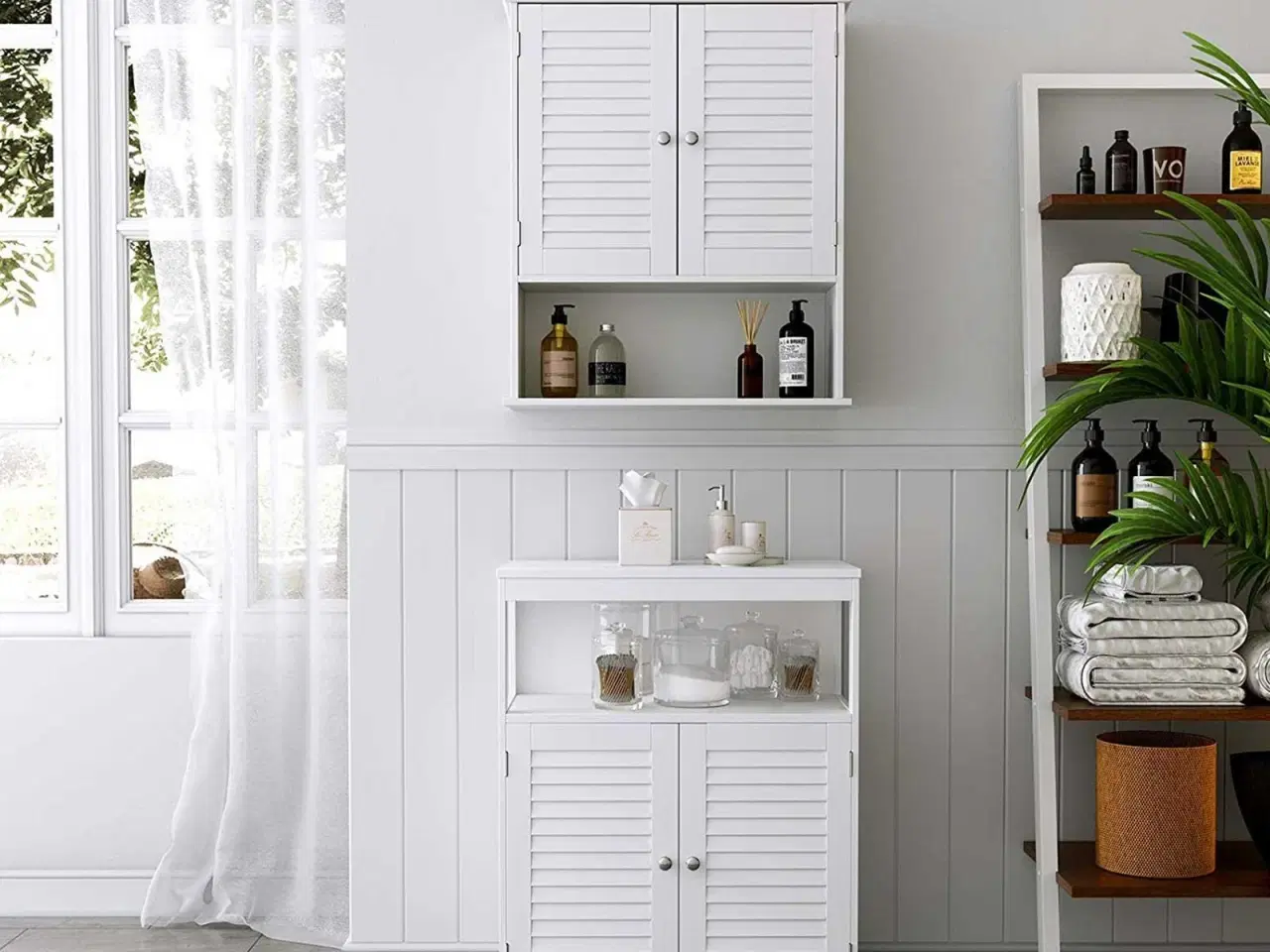 Billede 4 - Vægskab badeværelsesskab med justerbar hylde, dobbelt lameldør og åben hylde, 60 × 20 × 70 cm, hvid