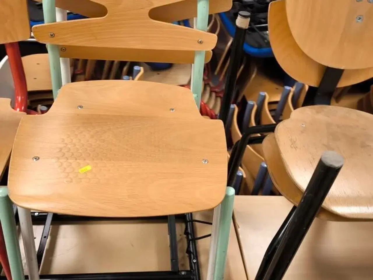 Billede 12 - Diverse borde, stole m.v.