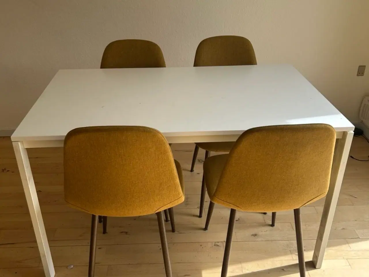 Billede 2 - Bord og stole 