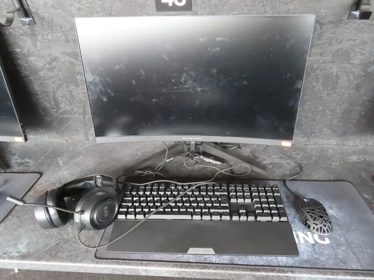 Billede 1 - 27" curved gaming monitor, ASROCK PHANTOM GAMING pg27f15rs1a