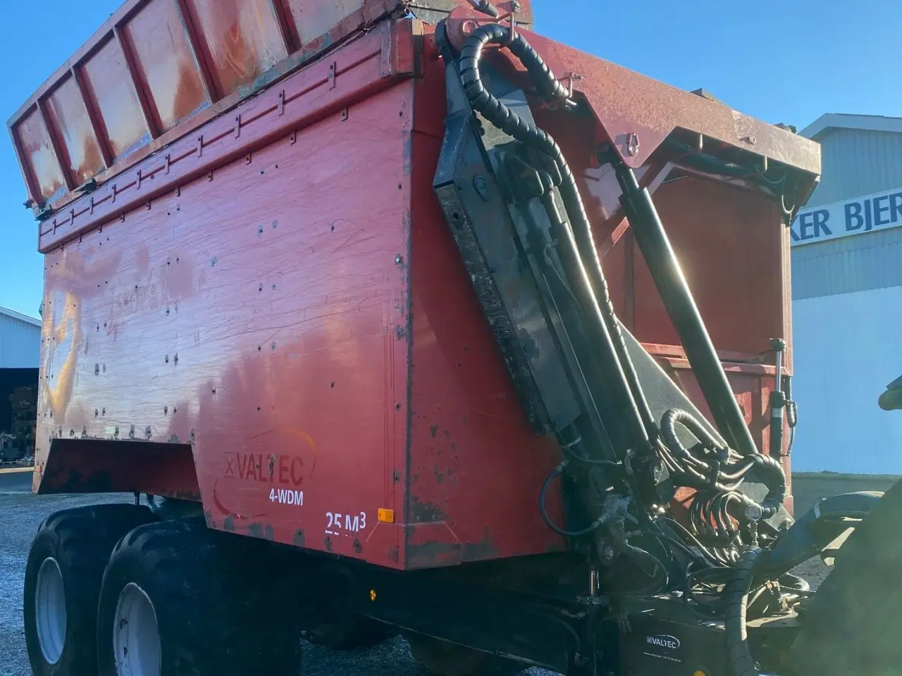 Billede 2 - Alsidig Højtip Alsig 25km3 vogn + Valtra T 214