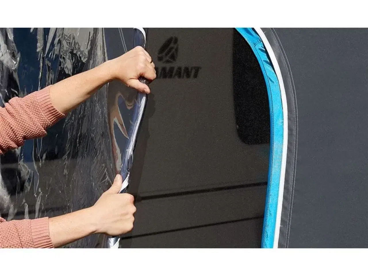 Billede 4 - Ventura Vivo High. Vulsthøjde på 270-290 cm Helt nyt lufttelt Vivo High fra Ventura har kun været stillet op for at vise det. Passer kun til ekstra høje vogne. 8000.00 kr