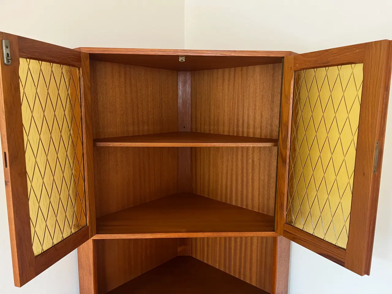 Billede 3 - Teak hjørneskab 