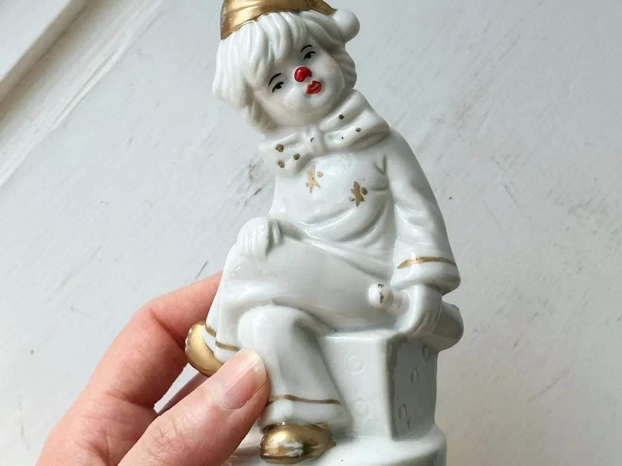 Billede 2 - Porcelænsfigur, klovn på terning, bemalede detaljer