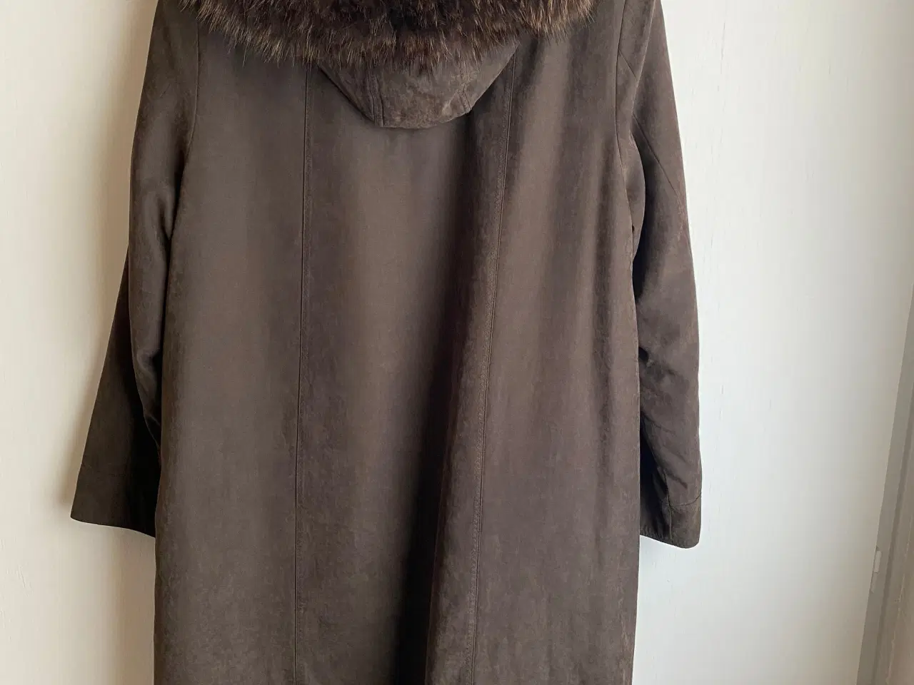 Billede 4 - Damefrakke m/ægte pels på hættekant