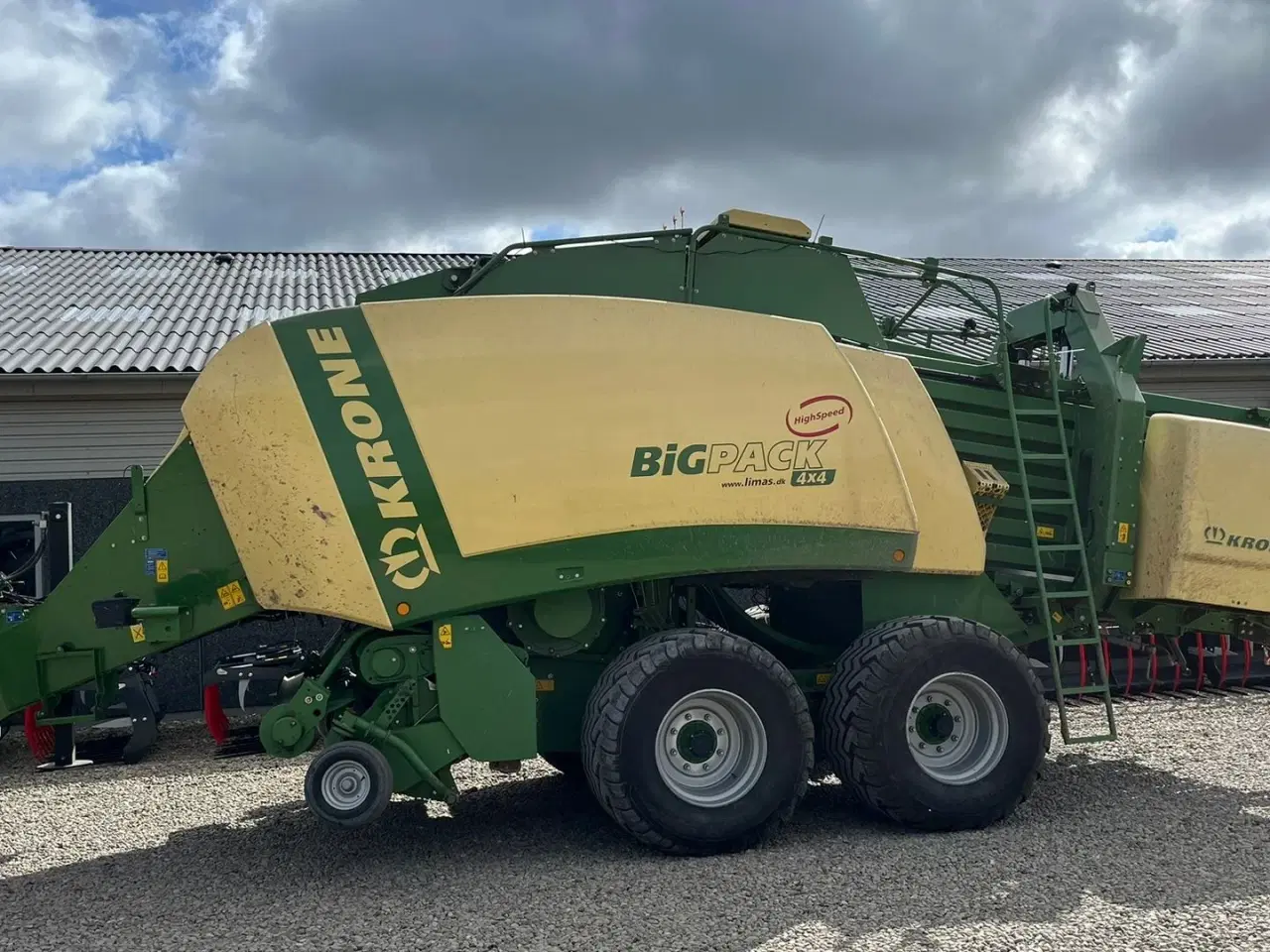 Billede 1 - KRONE Big Pack 4X4 High Speed boogie montering med styrbar aksel og bremser.