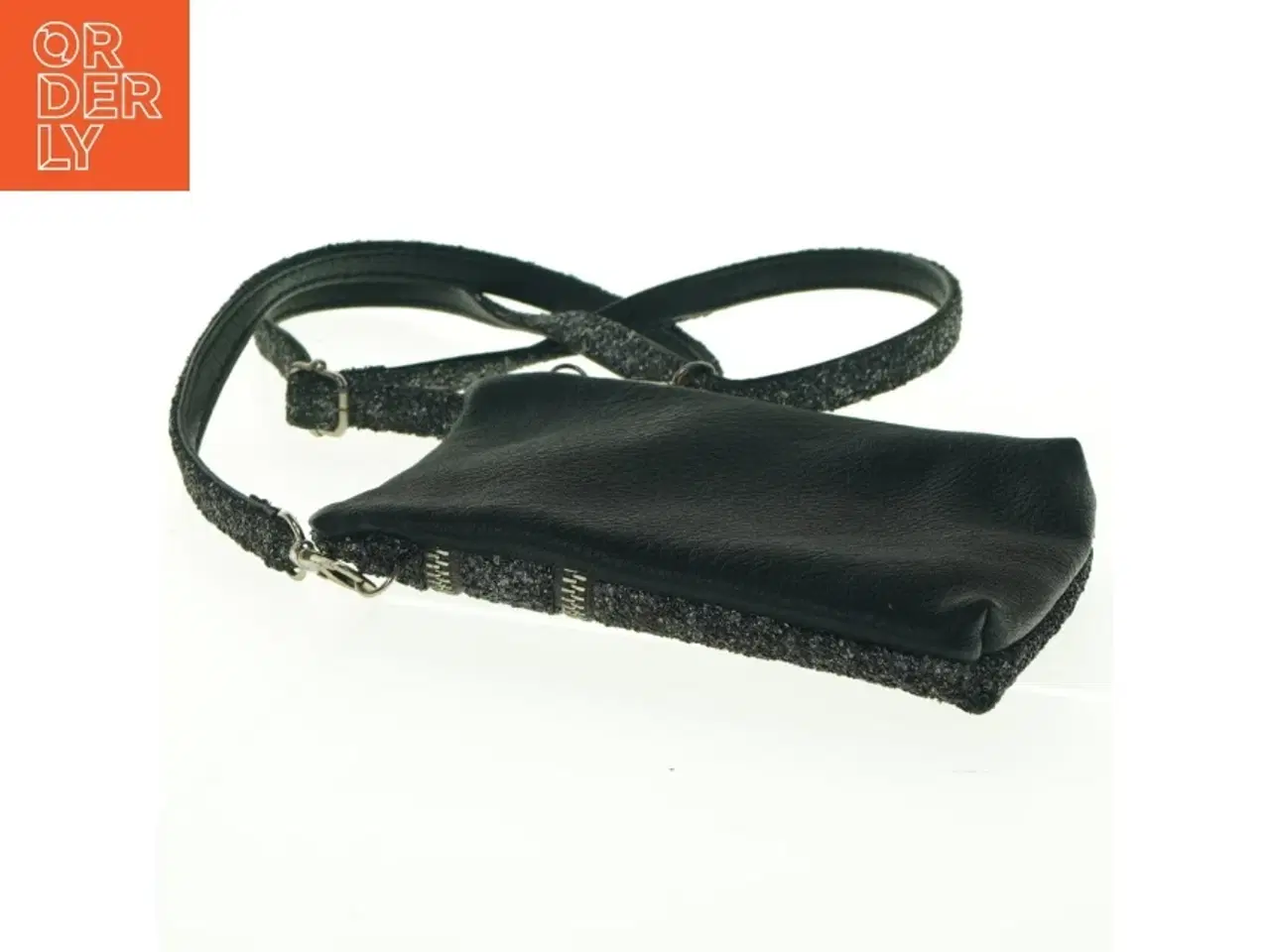 Billede 2 - Lille skuldertaske (str. 17 x 14 cm)