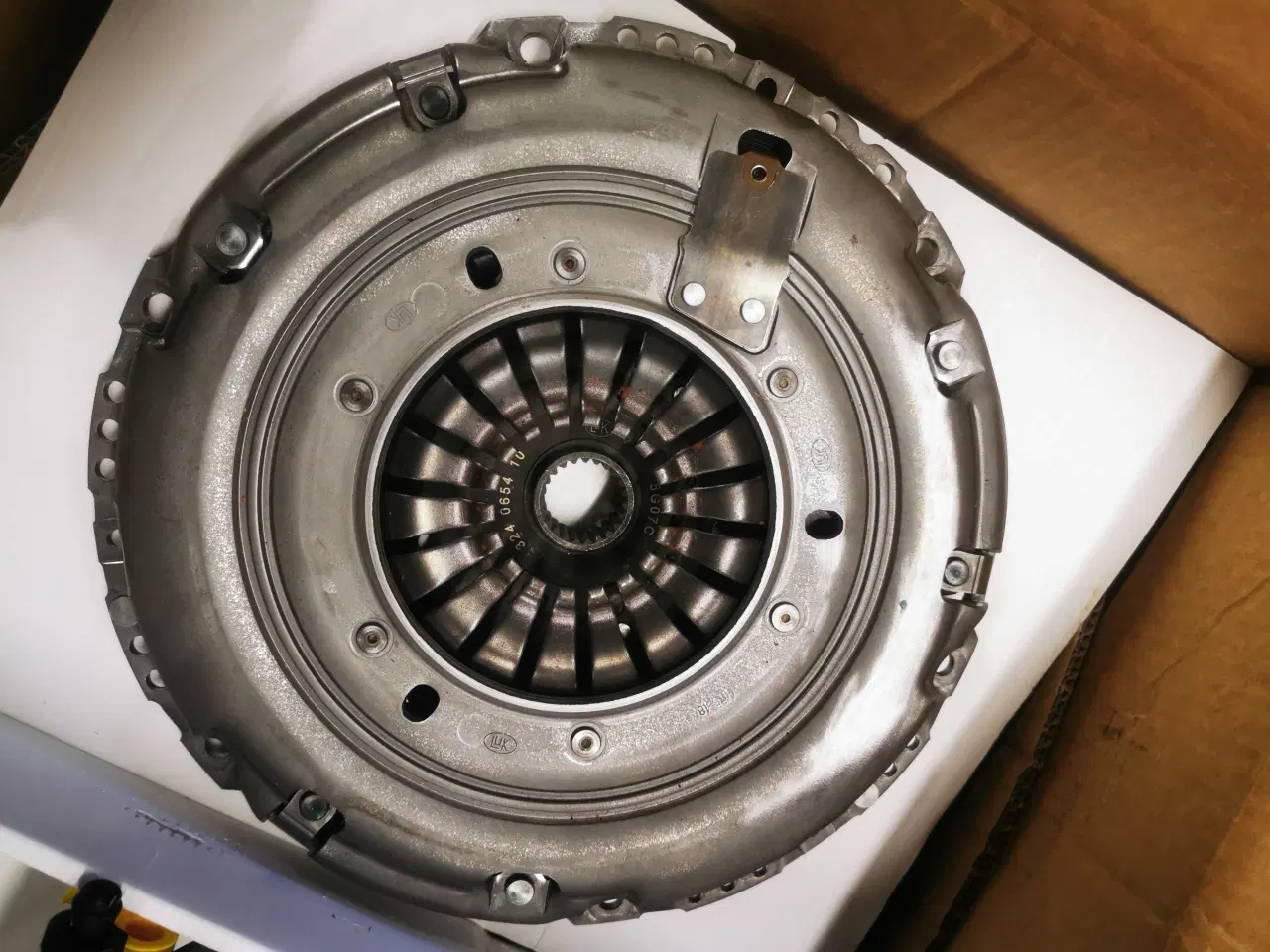 Billede 3 - Nyt koblingssæt med svinghjul og klemmeleje.